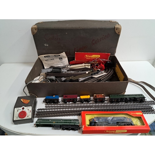 317 - SELECTION OF TRI-ANG HORNBY
including track, power unit, R.159 Double-Ended Diesel locomotive, boxed... 