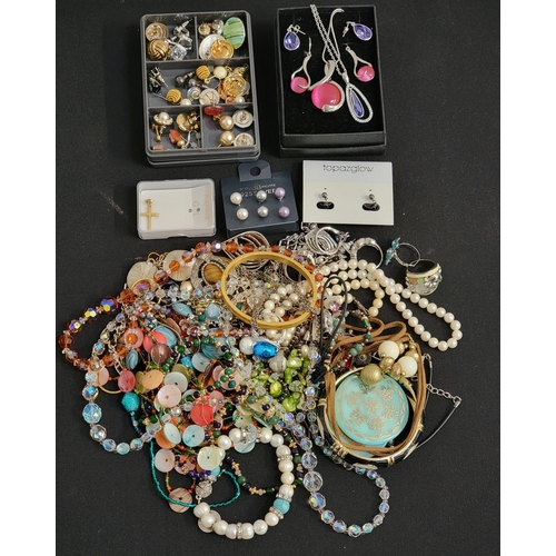 SELECTION OF COSTUME JEWELLERY
including crystal bead necklaces, simulated pearls, suites of jewellery, earrings, rings, etc.