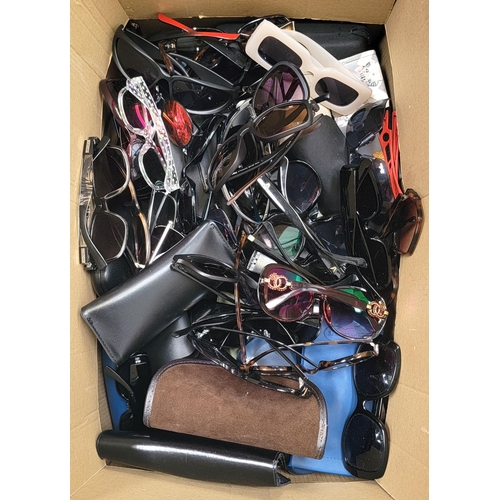 ONE BOX OF BRANDED AND UNBRANDED SUNGLASSES AND GLASSES
note: Some sunglasses may contain prescription lenses