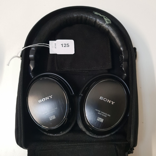 PAIR OF SONY MDR-NC60 NOISE CANCELLING HEADPHONES
in case
Note: ear pads and headband very worn
