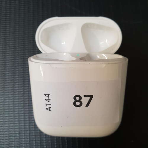 87 - APPLE AIRPODS LIGHTNING CHARGING CASE