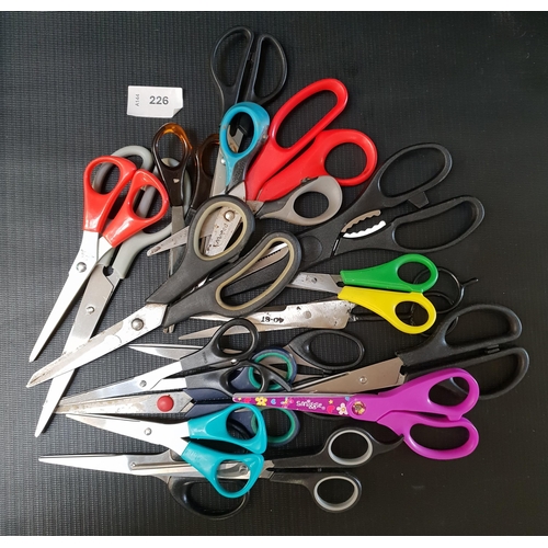 226 - EIGHTEEN PAIRS OF SCISSORS
of various sizes
Note: You must be over the age of 18 to bid on this lot.