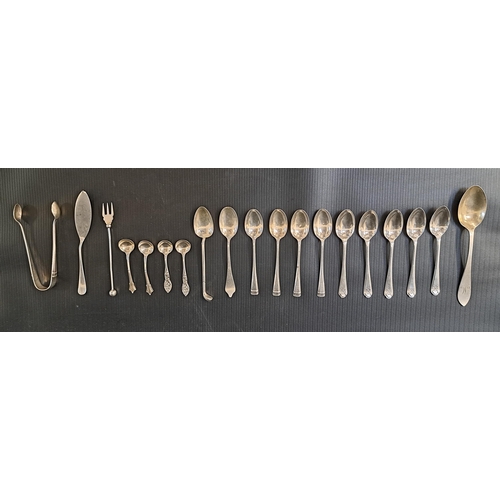 129 - MIXED LOT OF SILVER
including five George V tea spoons with crossed golf clubs, Sheffield 1933 by Wa... 