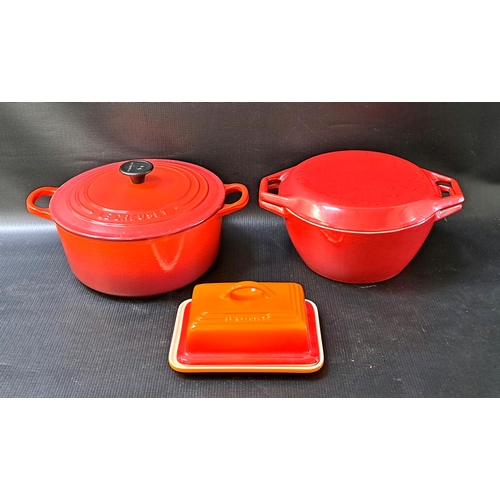 289 - LE CRUESET LIDDED CASSEROLE DISH
in red, 22cm diameter; together with a Le Crueset butter dish in or... 