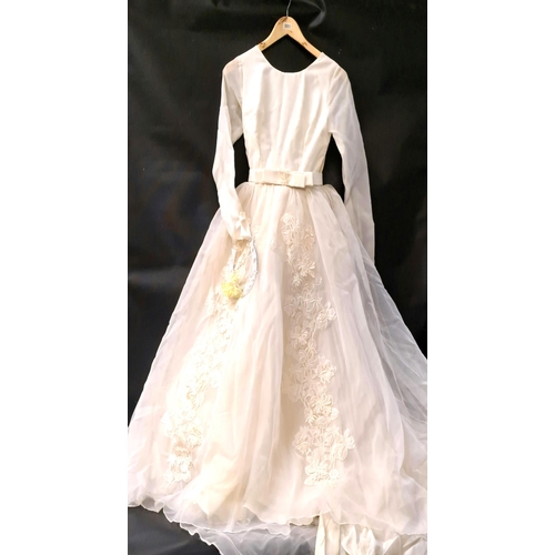 336 - VINTAGE WEDDING DRESS
circa late 1950s/early 1960s, with long sleeves, diamond cuffs and 22