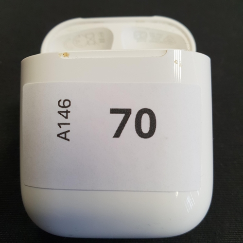 70 - APPLE AIRPODS LIGHTNING CHARGING CASE