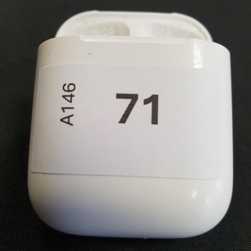 71 - APPLE AIRPODS LIGHTNING CHARGING CASE