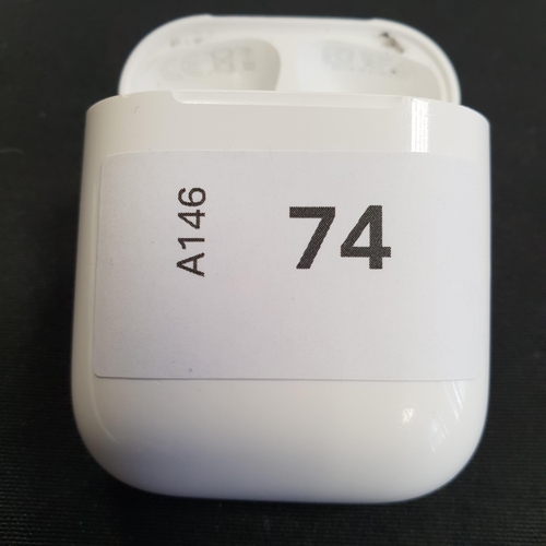 74 - APPLE AIRPODS LIGHTNING CHARGING CASE