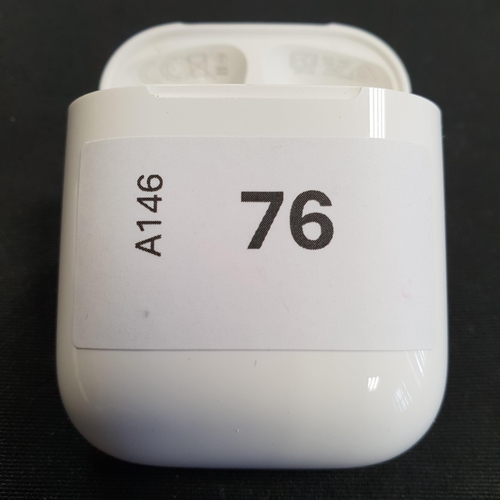 76 - APPLE AIRPODS LIGHTNING CHARGING CASE