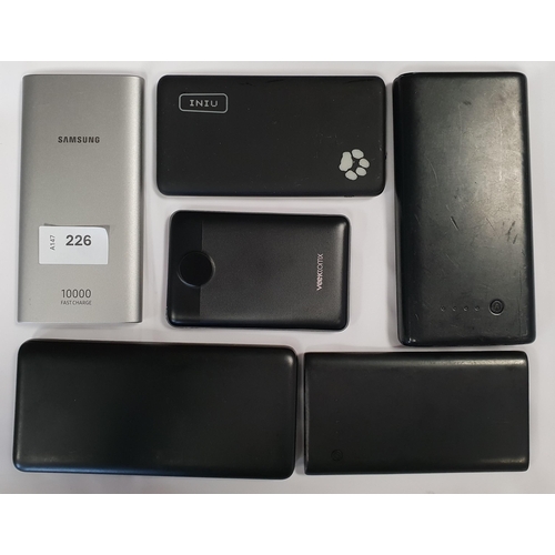 226 - SELECTION OF SIX POWERBANKS
Samsung, Anker and Inui (6)