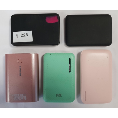 228 - SELECTION OF FIVE POWERBANKS
including Juice, and Pocket Juice (5)