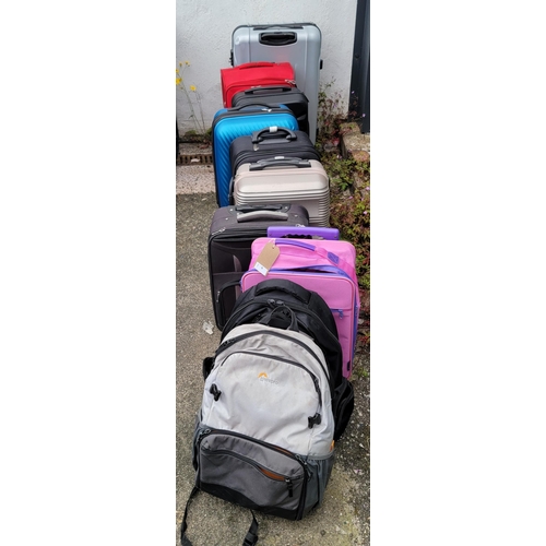 6 - SEVEN SUITCASES AND THREE HOLDALLS (10)
Including Kangol, Samsonite, IT Luggage and France Bag
Note:... 