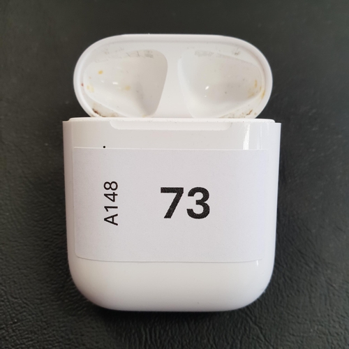 73 - APPLE AIRPODS LIGHTNING CHARGING CASE