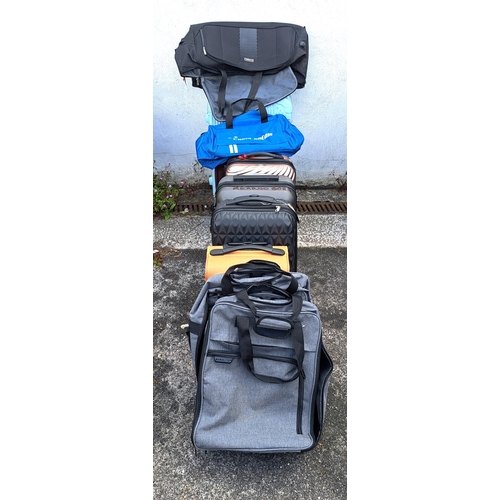 3 - SELECTION OF SEVEN SUITCASES AND FOUR HOLDALLS
including Power Action, Aerolite and Bordlite
Note: S... 