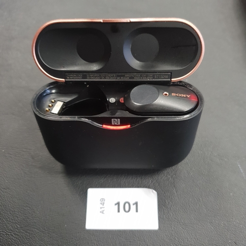 101 - SINGLE SONY WIRELESS BLUETOOTH EAR BUD
model WF-1000XM3R, in charging case
Note: ear tip missing.