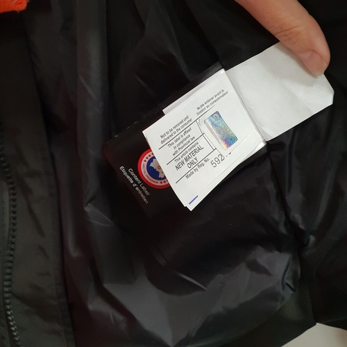 174 - NEW AND UNUSED CANADA GOOSE JACKET
with tags, size M