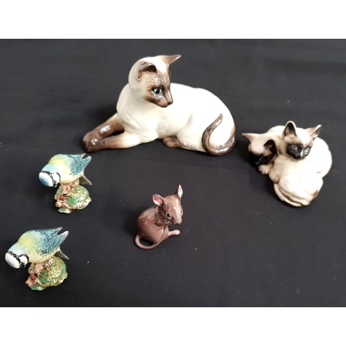 184 - FOUR PIECES OF BESWICK,
comprising Siamese cat, Siamese kittens, and a pair of Beswick Blue tits; to... 