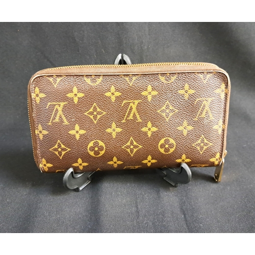 312 - LOUIS VUITTON ZIPPY WALLET
with monogram design, with date number SN 1005