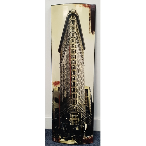 373 - PRINTED CONCAVE PICTURE OF FLATIRON BUILDING
on black board, 87 x 28cm