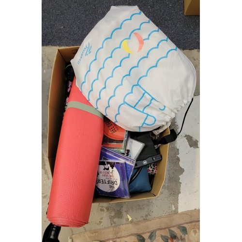 54 - ONE BOX OF MISCELLANEOUS ITEMS
including: pool inflatable, umbrellas, water bottles, wigs, diffuser,... 