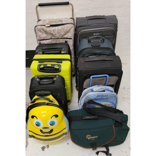 89 - SELECTION OF EIGHT CASES, ONE HOLDALL AND ONE KIDS CASE
including: IT Luggage, Tripp, BL, Titan and ... 