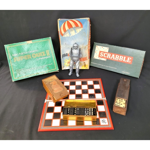 441 - SELECTION OF VINTAGE GAMES
comprising Dominos sets, Staunton Chess pieces, chess board, Scrabble, Pa... 