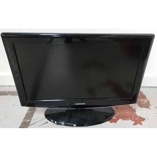 320 - SAMSUNG DIGITAL 26 INCH TV
model number LE26R88BD, on table top stand with separate free standing tv... 