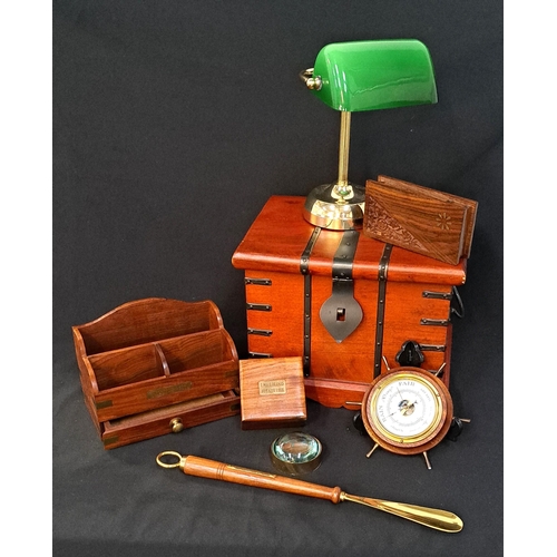 372 - LIBRARY LAMP AND SELECTION OF TREEN WARE
including shoe horn with brass plaque 'Every year it gets h... 