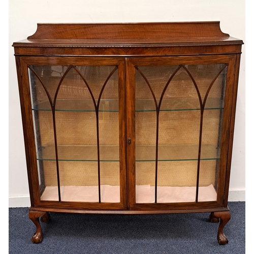 558 - MAHOGANY DISPLAY CABINET
the glazed doors with arched detail opening to reveal two glass shelves, ra... 