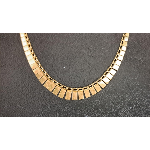 3 - NINE CARAT GOLD FRINGED NECKLACE
approximately 4.5 grams