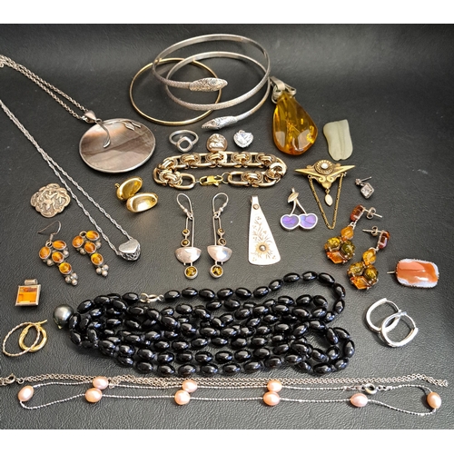 24 - INTERESTING SELECTION OF SILVER AND OTHER JEWELLERY 
including three pairs of amber set silver earri... 