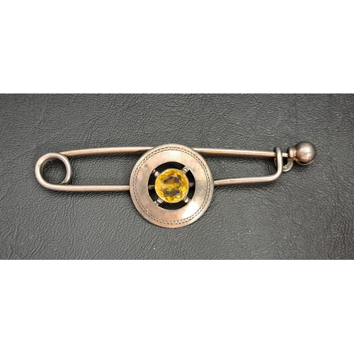 31 - CITRINE SET SILVER KILT PIN BY ROBB BALLATER
the long pin mounted to the centre with a round cut cit... 