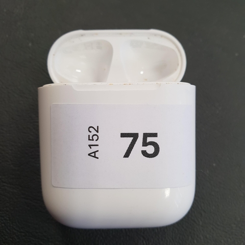 75 - APPLE AIRPODS LIGHTNING CHARGING CASE