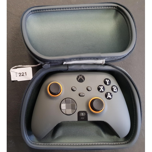 221 - SCUF GAMES CONTROLLER
in case