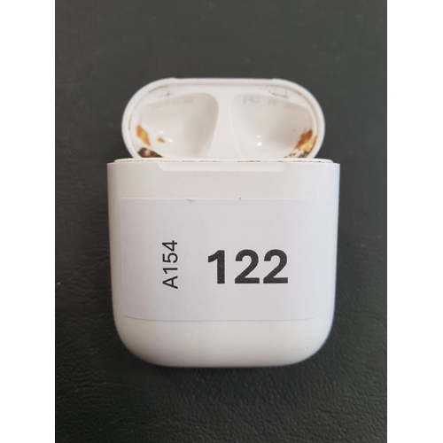 122 - APPLE AIRPODS LIGHTNING CHARGING CASE
Note: Interior case very dirty