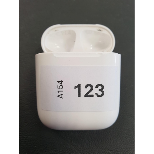 123 - APPLE AIRPODS LIGHTNING CHARGING CASE