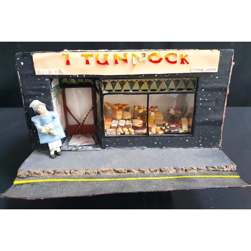 412 - VINTAGE DIORAMA OF T TUNNOCK 'THEN AND NOW'
the interior with figures, model cakes and treats, 25.5 ... 