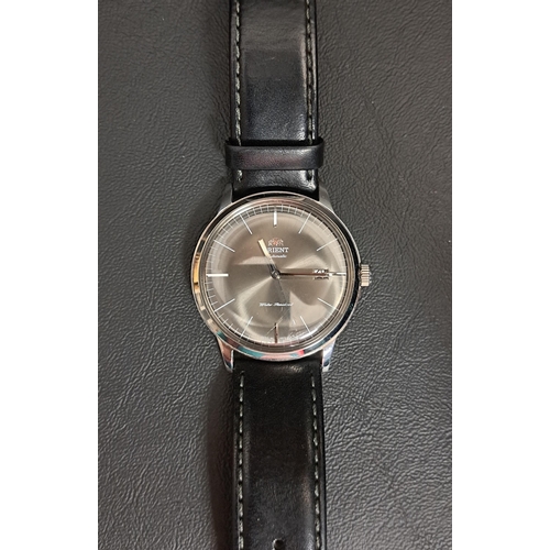 186 - GENTLEMEN'S ORIENT AUTOMATIC WRISTWATCH
the grey metallic dial with baton five minute markers and da... 