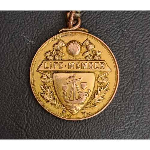 199 - NINE CARAT GOLD MEDAL FOB
one side with a boat decorated shield below a banner reading 'LIFE MEMBER'... 