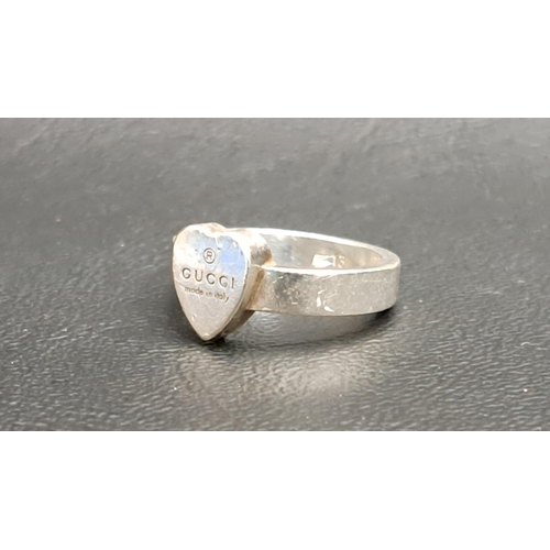 109 - GUCCI TRADEMARK SILVER HEART RING
size M