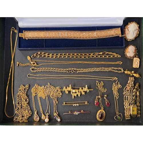 188 - SELECTION OF GOLD PLATED AND GILT VINTAGE JEWELLERY
including various neck chains, pendants on chain... 