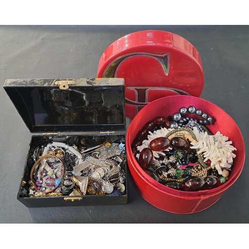 201 - GOOD SELECTION OF VINTAGE COSTUME JEWELLERY
including various stone and paste set brooches, rings, e... 