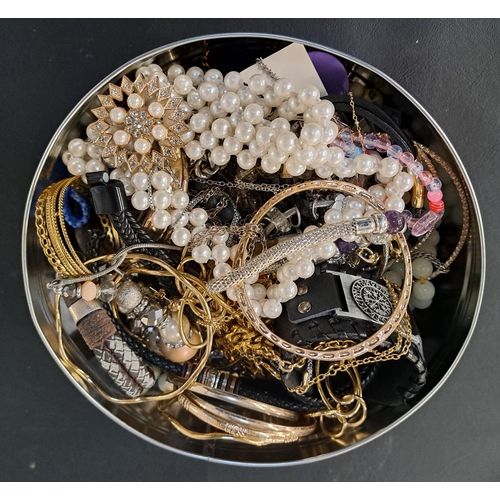 232 - SELECTION OF COSTUME JEWELLERY
including bangles, bracelets, simulated pearls, various bead bracelet... 