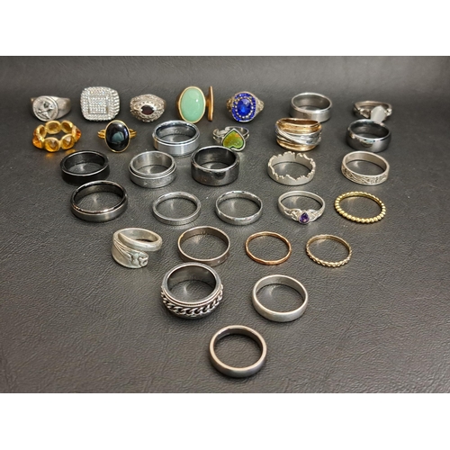 159 - SELECTION OF SILVER AND SILVER AND OTHR RINGS
including paste and stone set examples, 1 box