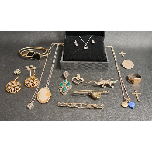 165 - SELECTION OF SILVER JEWELLERY
including a CZ set pendant and matching earrings, a pair of black agat... 