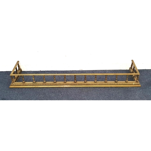 618 - BRASS FIRE FENDER
with balustrade gallery, 140 cm long