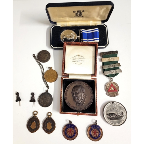 553 - ASSORTMENT OF COMMEMORATIVE MEDALS AND COINS
including boxed Police Exemplary Service Medal, engrave... 