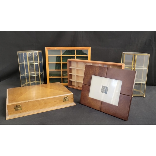 441 - TWO JEWELLERY/TRINKET DISPLAY BOXES
one with hinged glass cover and other with sliding glazed top ab... 