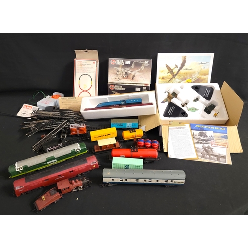 457 - SELECTION OF MODEL RAILWAY PARTS AND ACCESSORIES 
to include three engines, fifteen carriages, and v... 