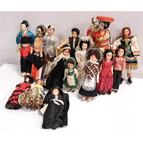 305 - SEVENTEEN VINTAGE SOUVENIR AND HISTORICAL DOLLS
including Mary Queen of Scots, various countries and... 